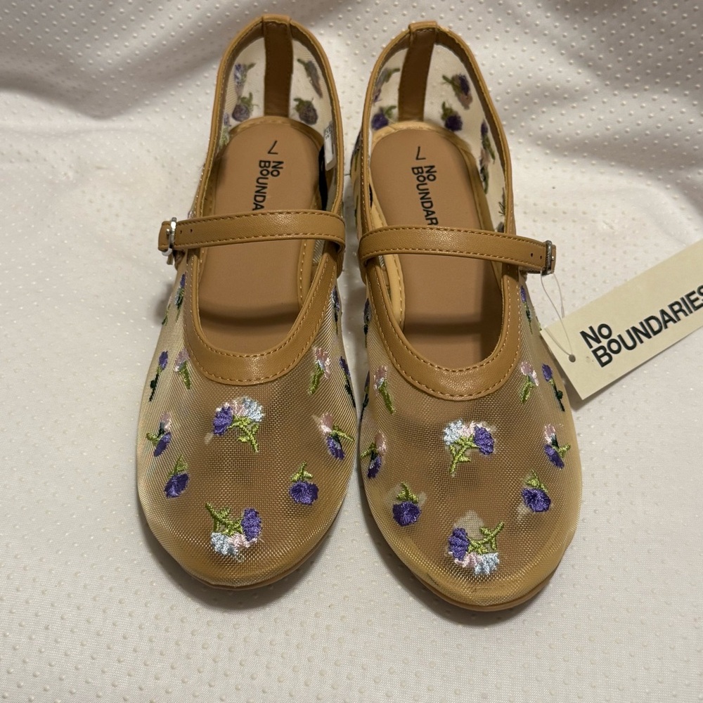 No Boundaries Shoes with‎ Embroidered Details Women’s Size 7 Mary Jane New